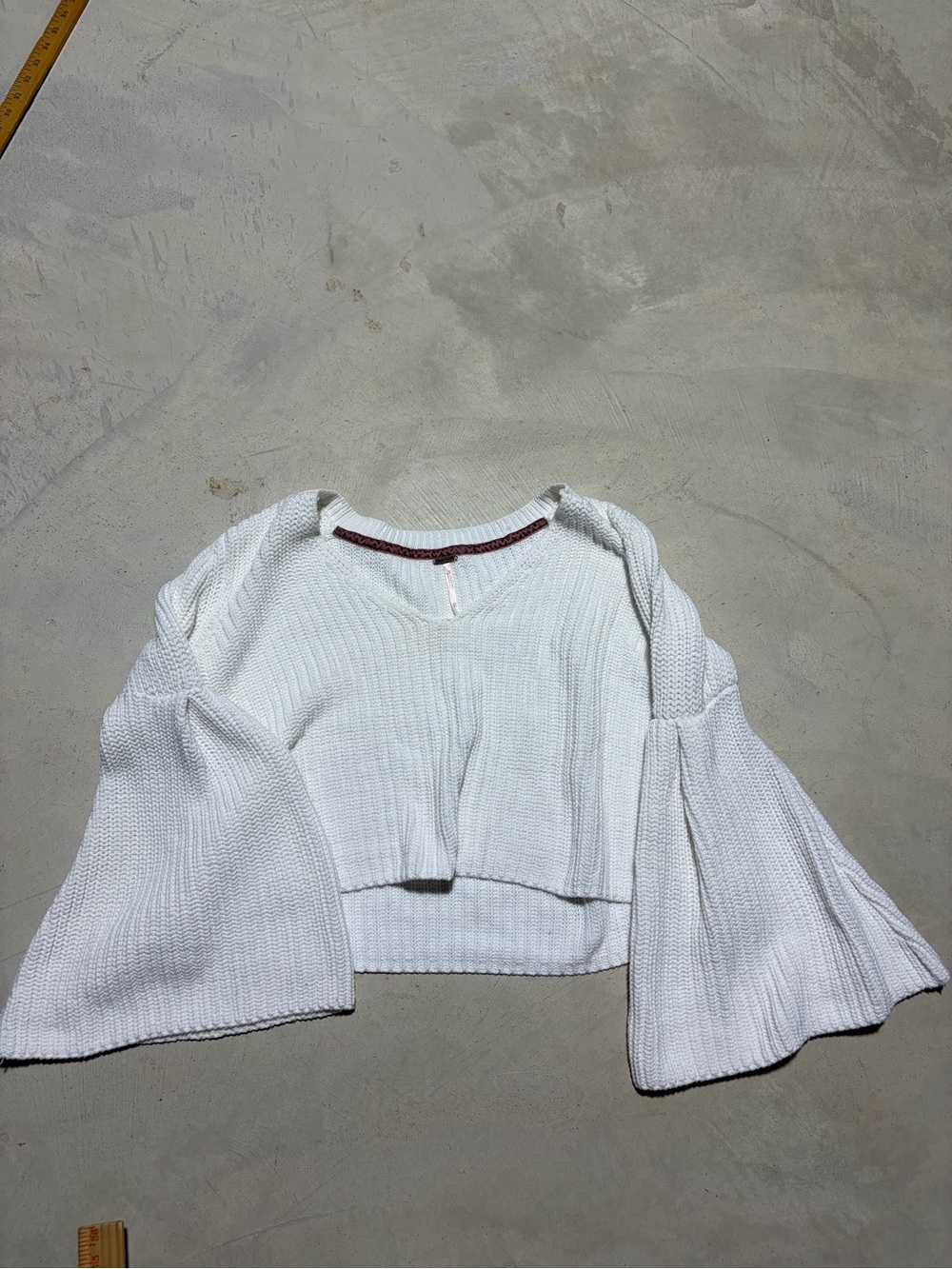 Free people White Bell-Sleeve Knit cropped sweater XS